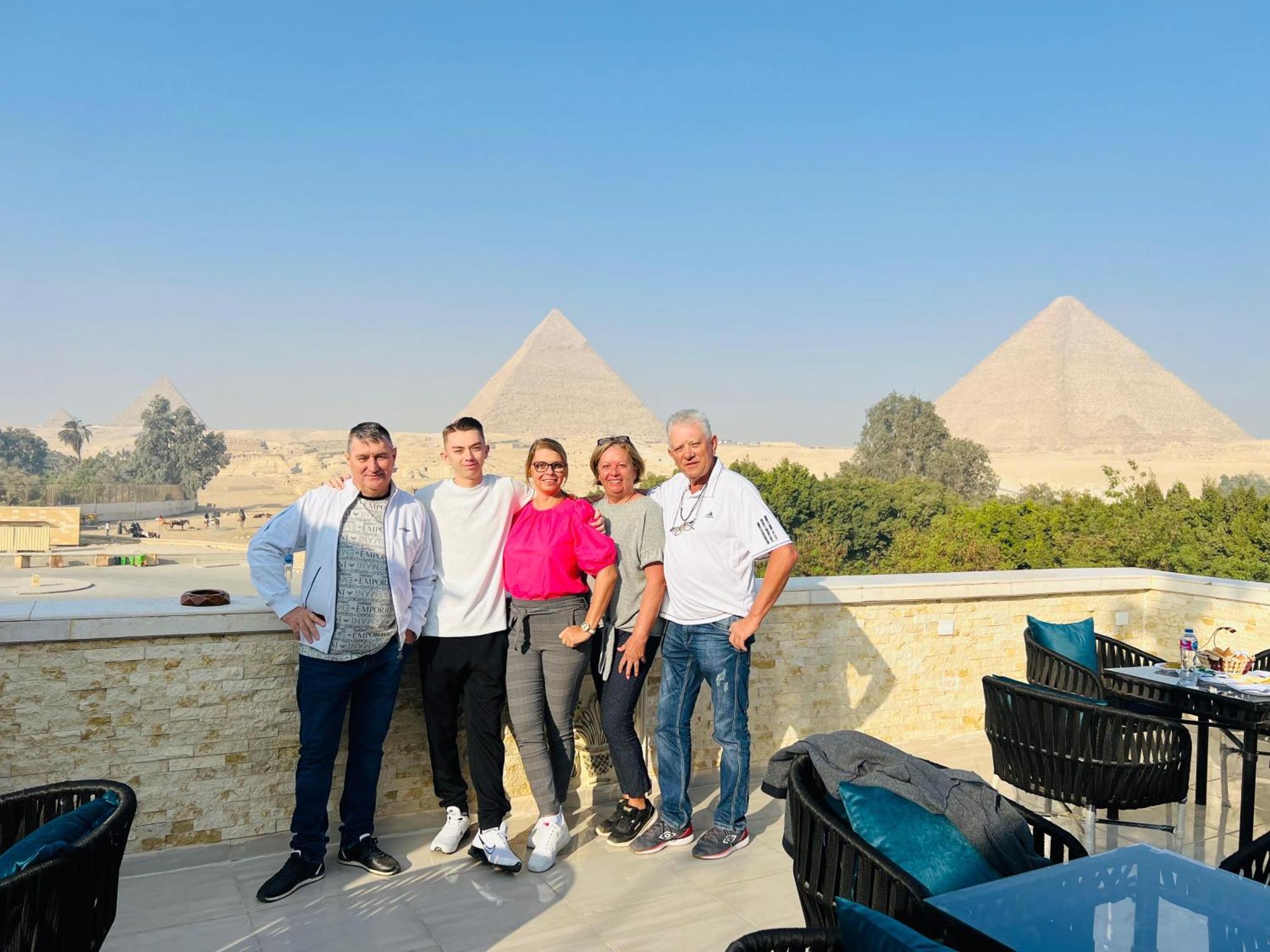 Great Scarab Pyramids View Hotel Kafrat al Jabal ภายนอก รูปภาพ